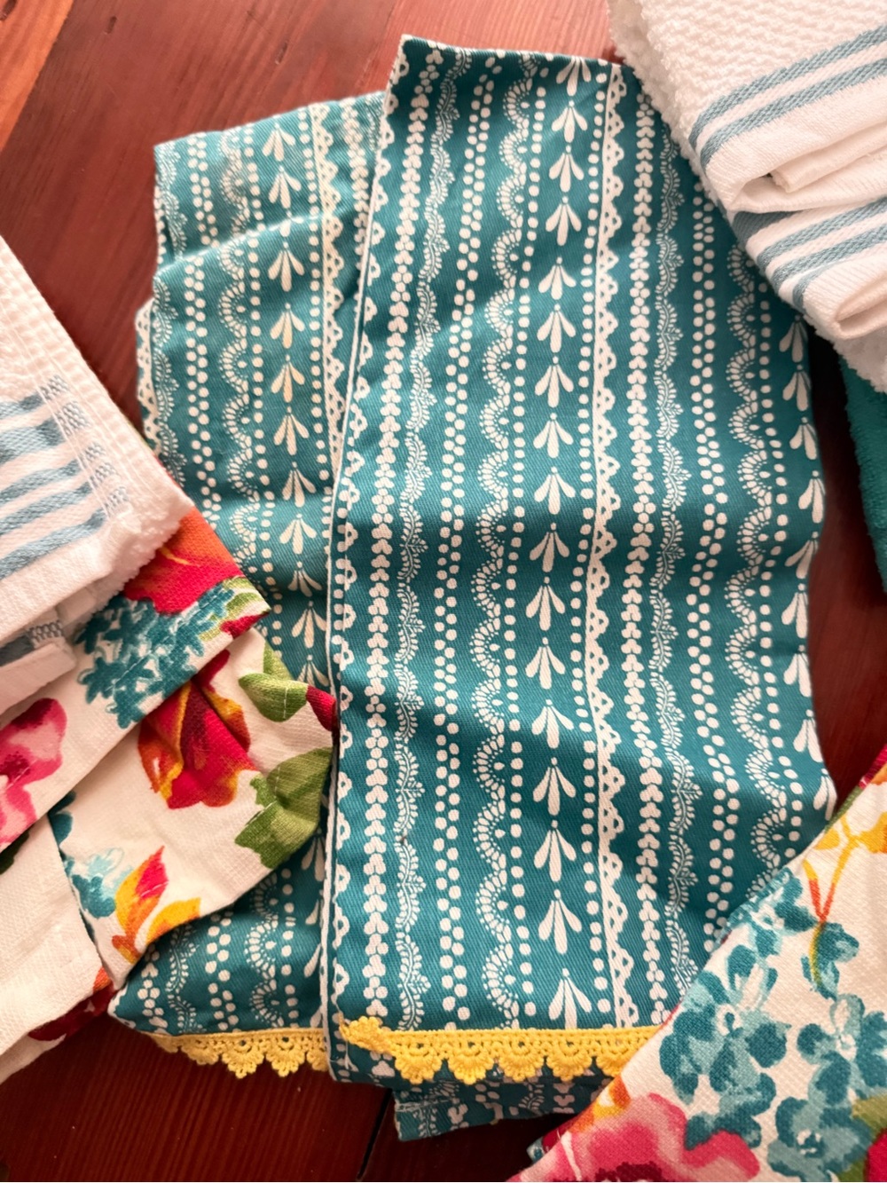 Pioneer Woman dish towel set, Wildflower Whimsy Pioneer Woman, farmhouse towels - Picture 4 of 8